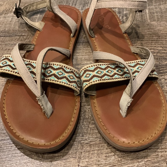Women's Tom's Sandal Flip Flops Strappy Tribal Tan Size 8 - Picture 4 of 11